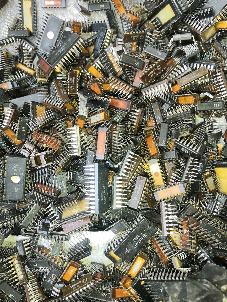 Сдать микросхемы. Микросхемы разные. Запчасти для микросхем. Части микросхемы.